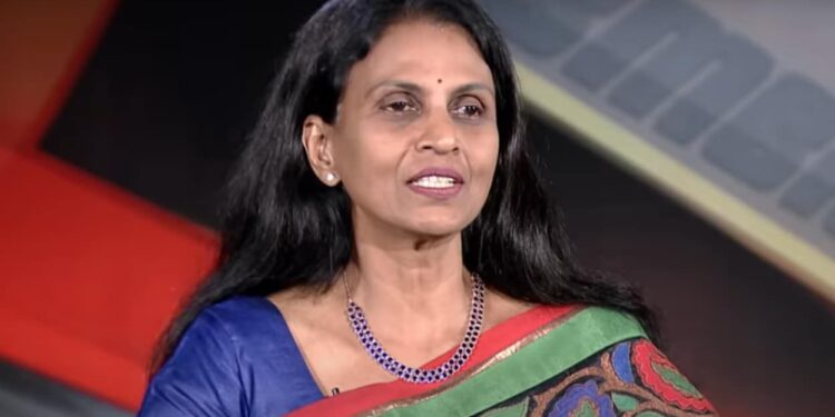 മുൻ ഡിജിപി ആർ ശ്രീലേഖ ബിജെപിയിൽ ചേർന്നു: കെ. സുരേന്ദ്രനിൽ നിന്നും അംഗത്വം സ്വീകരിച്ചു