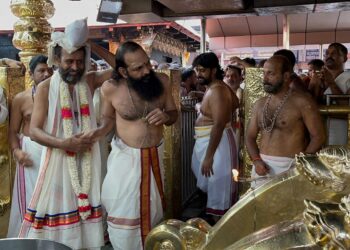 ശബരിമല നട തുറന്നു; മണ്ഡലകാലത്തിന് തുടക്കം