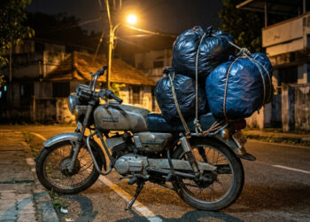 തിരുവനന്തപുരത്ത് രാത്രിയിൽ നടപ്പാതയിൽ അറവുശാലാ മാലിന്യം തളളിയ ആളെ നാട്ടുകാർ പിടികൂടി