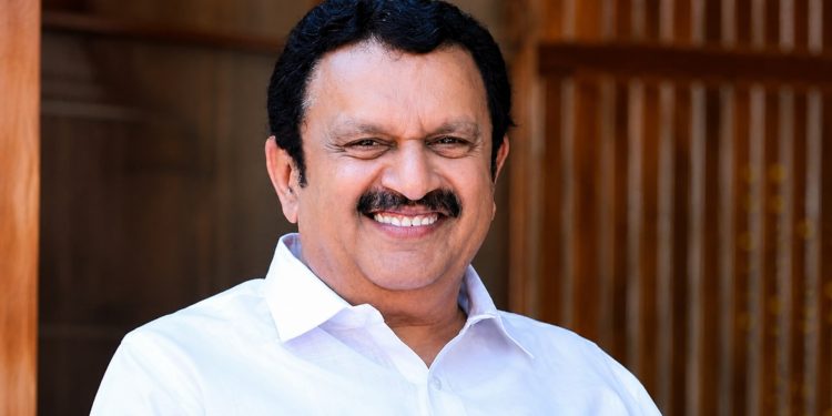 ആശുപത്രികൾ കൊടി കെട്ടേണ്ട സ്ഥലമല്ല, ഭക്ഷണം കമ്മ്യൂണിറ്റി കിച്ചൻ വഴി; ജീവനക്കാർക്ക് നിർബന്ധിത പരിശീലനം: മന്ത്രി കെ. മുരളീധരൻ