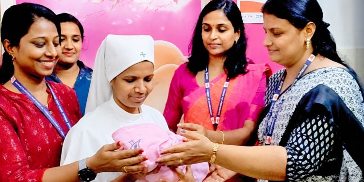 മരടിൽ ഉപേക്ഷിക്കപ്പെട്ട നിലയിൽ കണ്ടെത്തിയ നവജാത ശിശുവിനെ ചൈൽഡ് വെൽഫെയർ കമ്മിറ്റി ഏറ്റെടുത്തു; കുഞ്ഞ് ഇനി സുരക്ഷിത കരങ്ങളിൽ