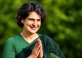 കള്ളാടി മണ്ണിടിച്ചിൽ: മരണസംഖ്യ ആറായി; ദുരിതാശ്വാസ ക്യാമ്പിലെ കുട്ടികൾക്ക് പ്രിയങ്ക ഗാന്ധിയുടെ മിഠായികളും കളിപ്പാട്ടങ്ങളും കൈമാറി