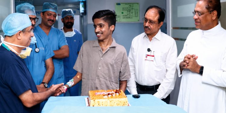 കൊച്ചിയിൽ വീണ്ടുമൊരു കാരുണ്യ സ്പന്ദനം: ഹൃദയം മാറ്റിവെക്കൽ ശസ്ത്രക്രിയ വിജയകരം, അശ്വന്ത് വീട്ടിലേക്ക്